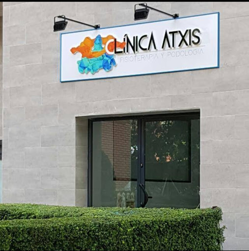 Logo de Clínica atxis.