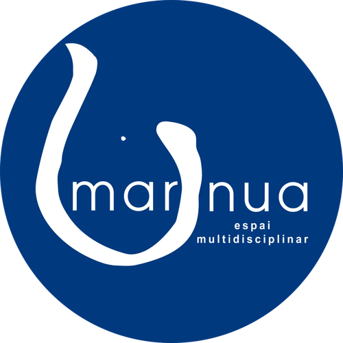 Logo de mar nua